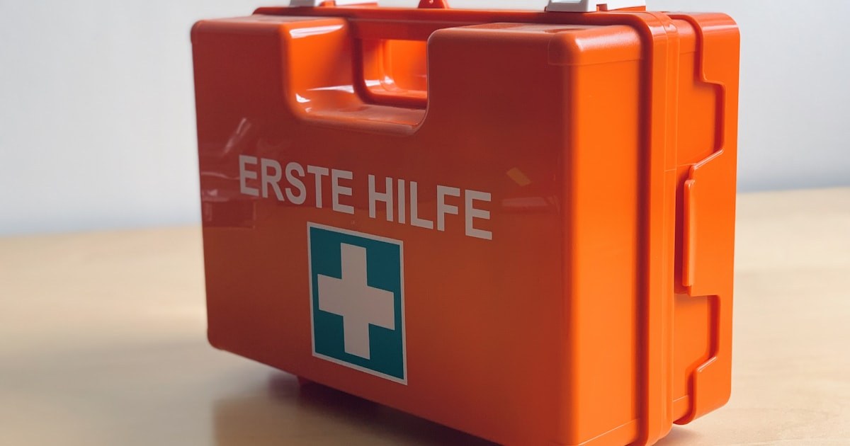 Beitragsbild: Erste-Hilfe-Unterweisung & Ersthelfer-Pflicht im Betrieb