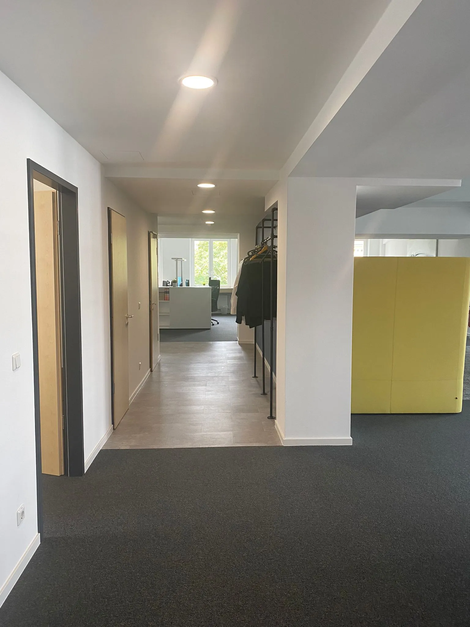 frag.hugo Büro Empfang